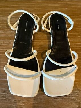 Dorateymur white sandals